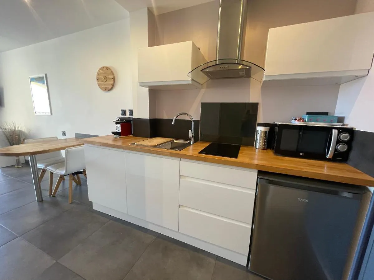 Le Port Plage Studio Tout Confort Terrasse Clim Hyeres Apartment