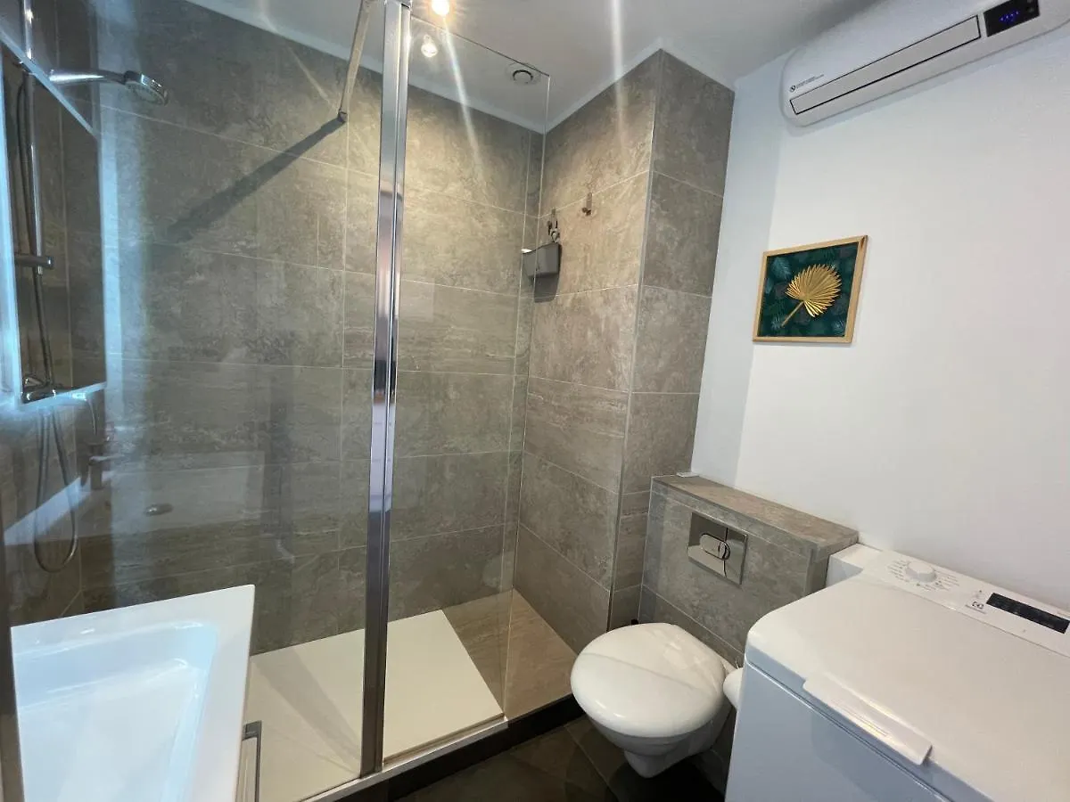 Le Port Plage Studio Tout Confort Terrasse Clim Hyeres Apartment